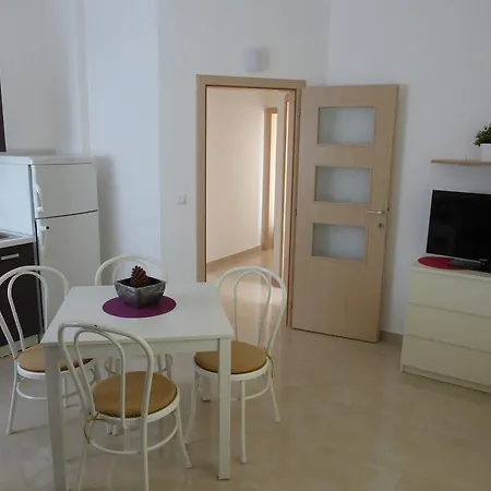 Toni, Borik Appartement