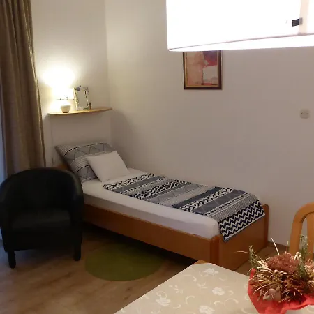 Toni, Borik Apartamento *