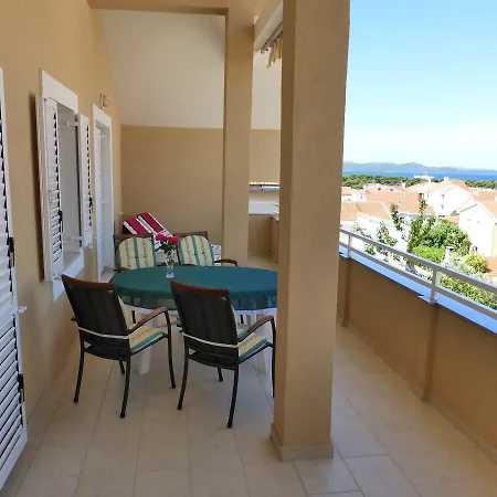 Toni, Borik Apartman *